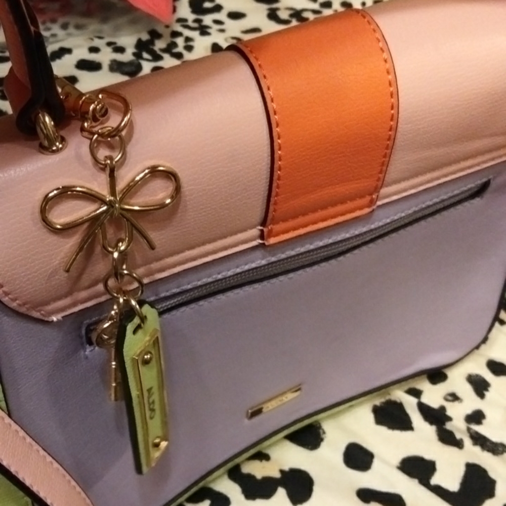 Iam selling my Aldo bag